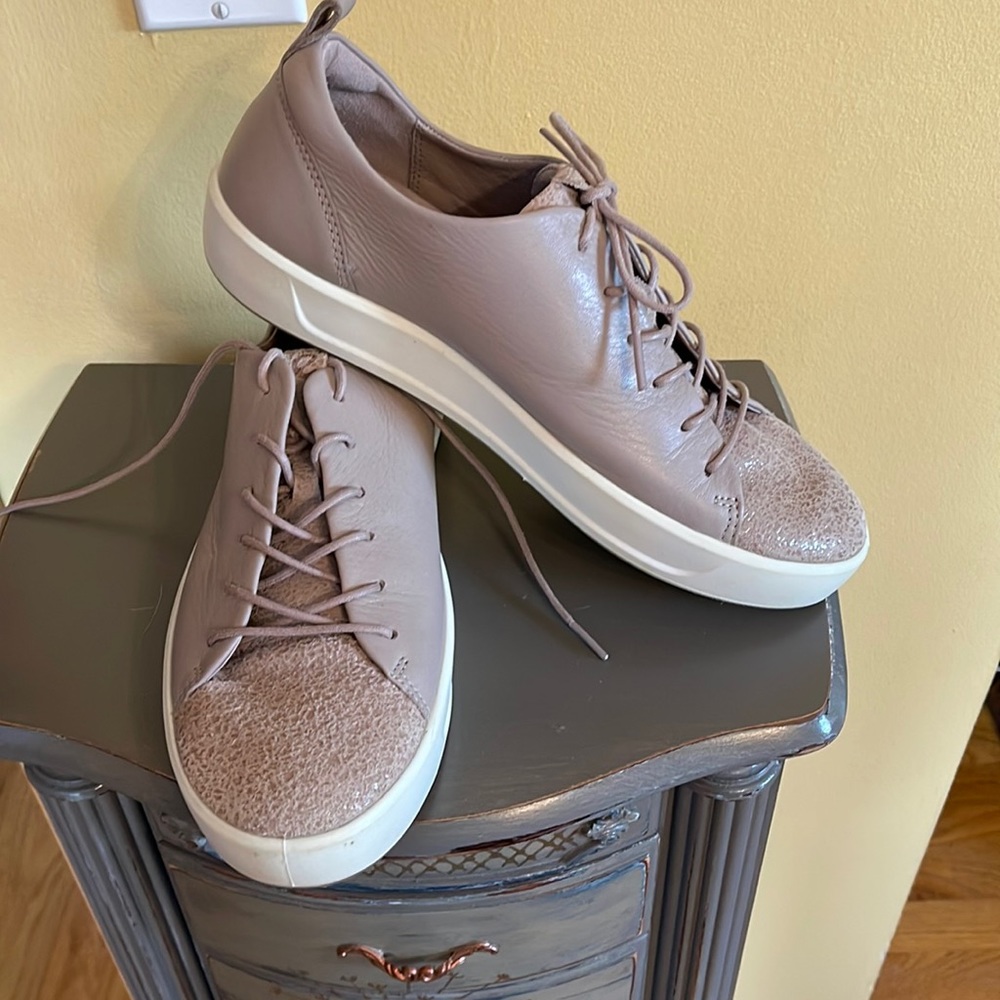 Ecco Leather Lace up sneakers Size 40